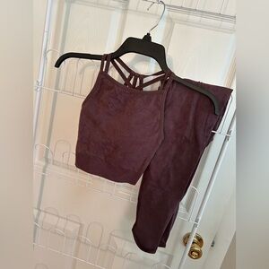 Gymshark strappy sports bra and legging set with gorgeous detailing